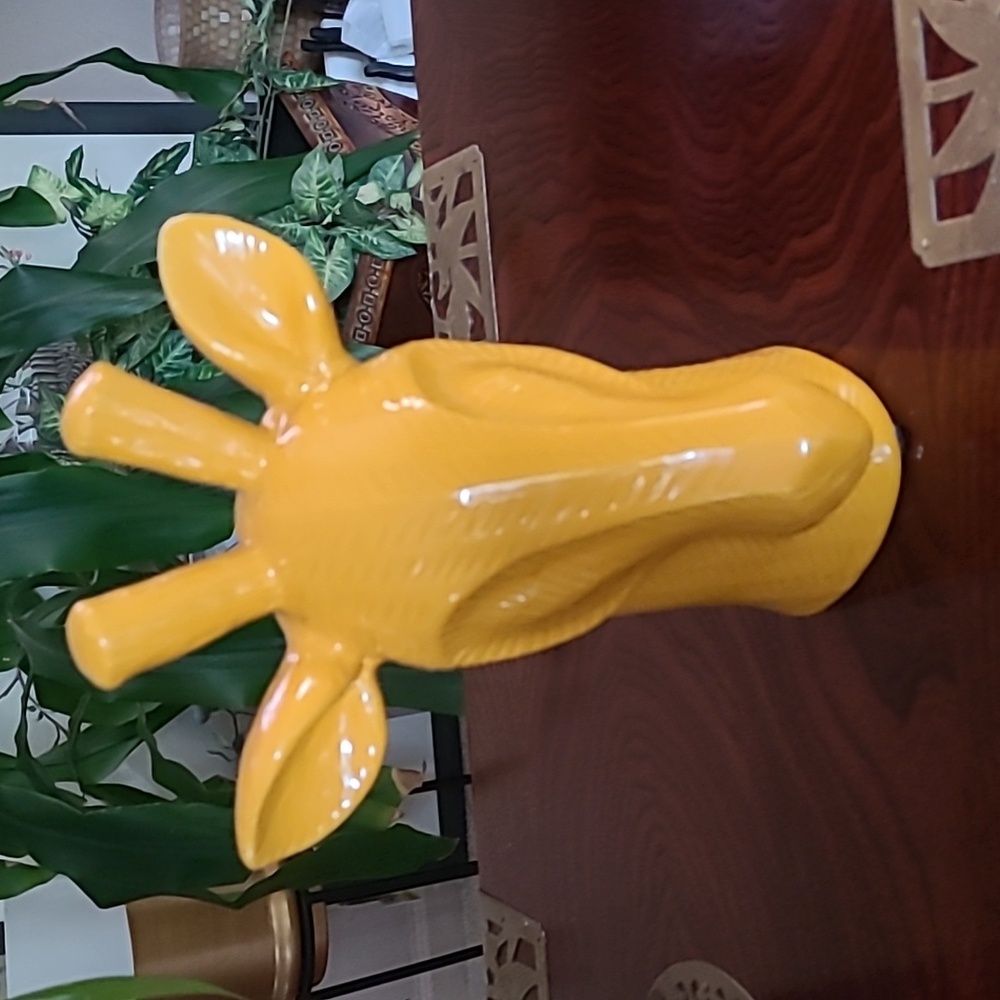 Giraffe Head Statue